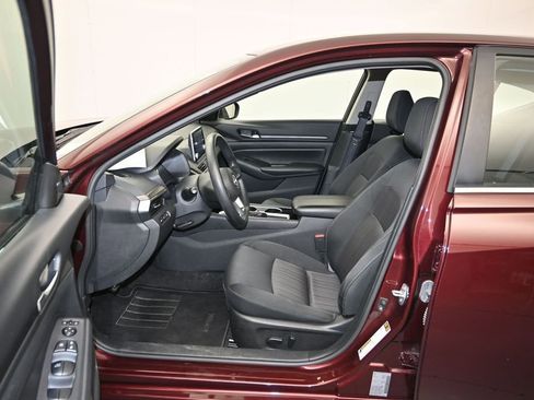 Certified 2024 Nissan Altima 2.5 SV FWD image 19