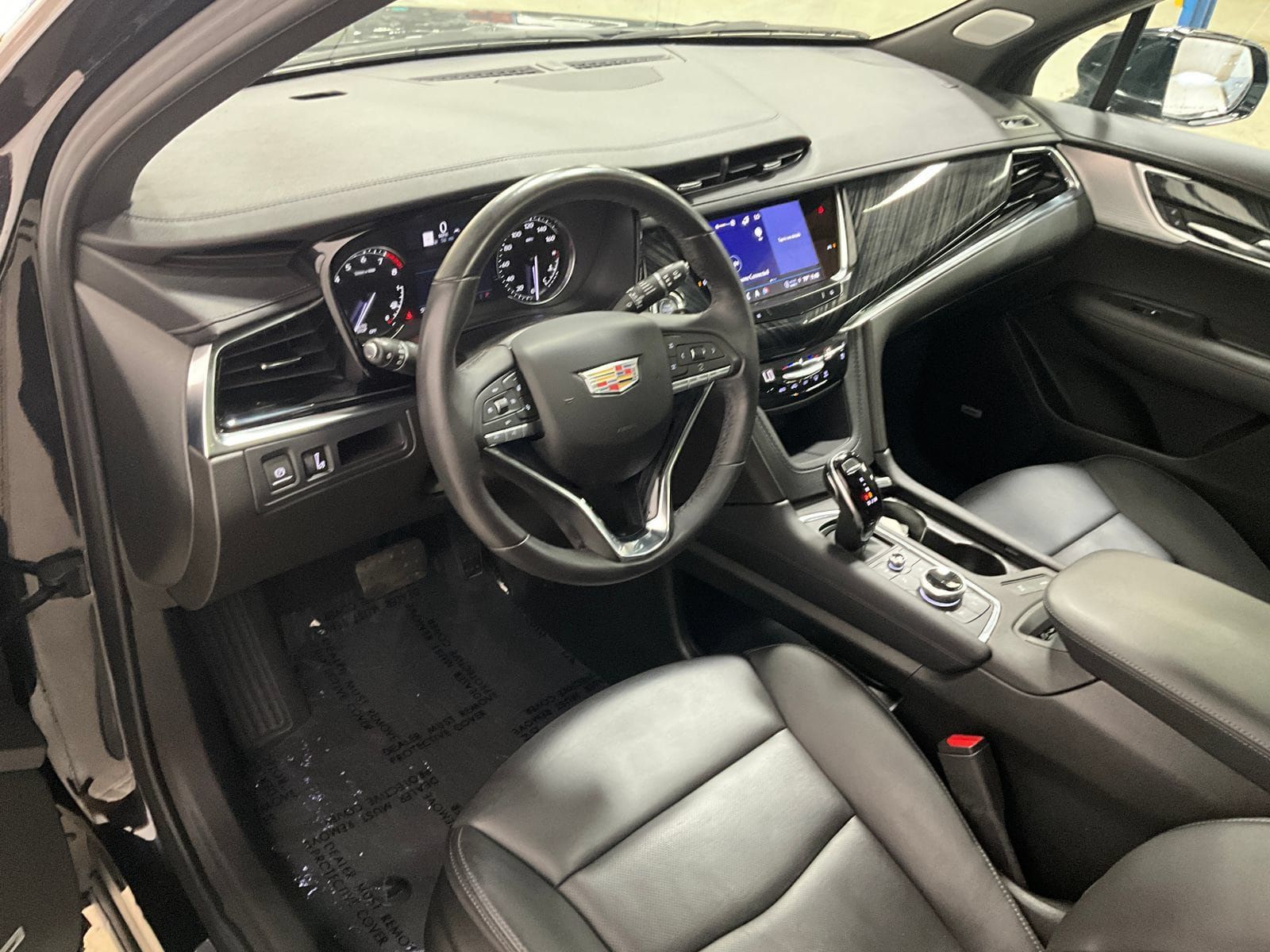 Used 2024 Cadillac XT6 Premium Luxury AWD/4WD image 15