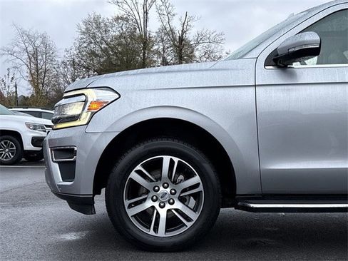 Used 2022 Ford Expedition Max Limited image 9