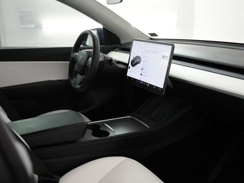 Used 2021 Tesla Model Y Long Range AWD/4WD image 45