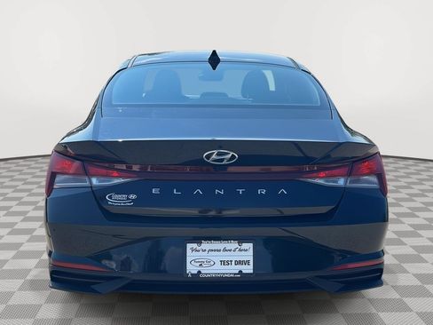Used 2023 Hyundai Elantra SEL FWD image 6