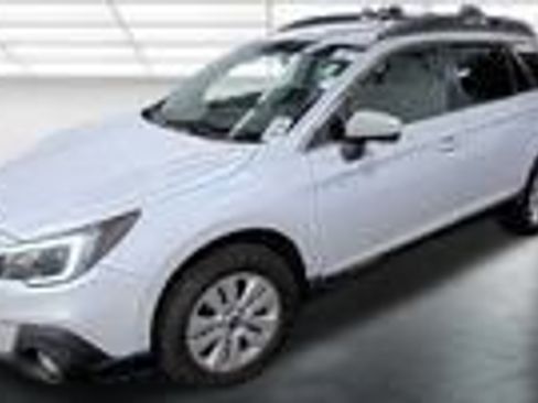 Used 2018 Subaru Outback 2.5i Premium image 8