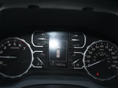 Used 2018 Toyota Tundra SR5 w/ SR5 Upgrade Package image 13