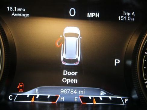 Used 2018 Jeep Cherokee Trailhawk w/ Comfort & Convenience Group AWD/4WD image 24
