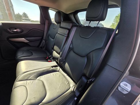 Used 2018 Jeep Cherokee Limited w/ High Altitude Package AWD/4WD image 9
