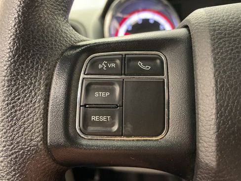 Used 2018 Dodge Grand Caravan SE w/ UConnect Hands-Free Group image 16