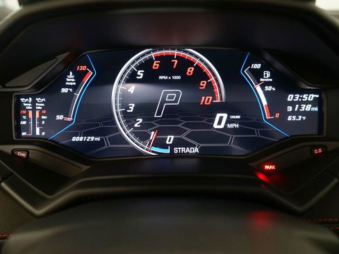 Used 2023 Lamborghini Huracan EVO image 14