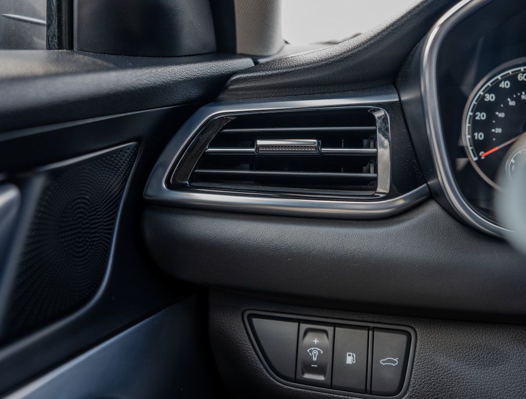 Used 2025 Genesis G70 2.5T RWD image 8