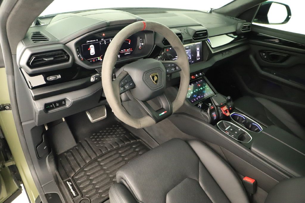 Used 2025 Lamborghini Urus SE AWD/4WD image 15