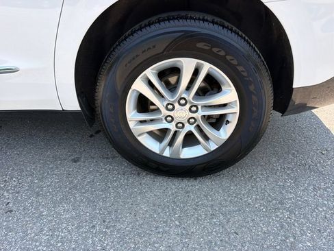Used 2019 Buick Enclave Essence AWD/4WD image 31