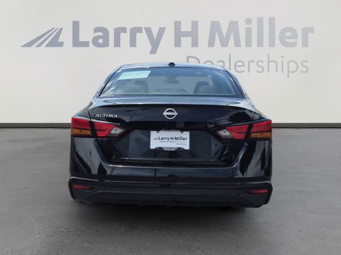 Used 2025 Nissan Altima 2.5 SV FWD image 4
