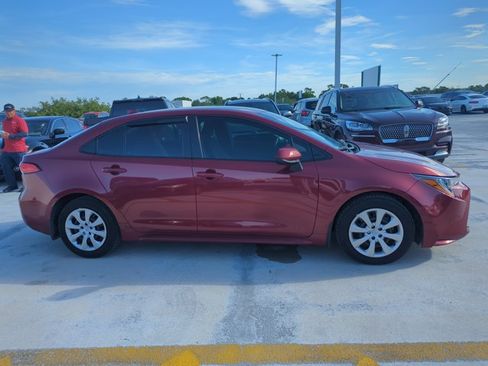 Used 2025 Toyota Corolla LE FWD image 4
