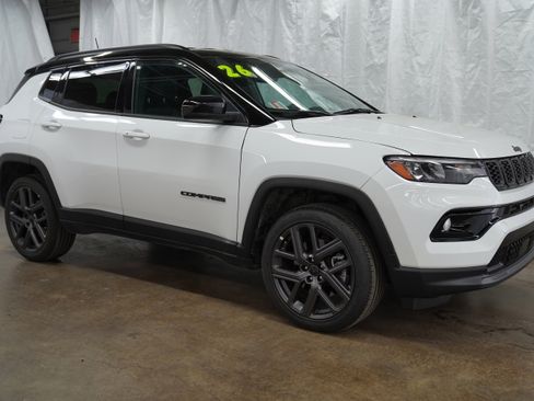 Used 2026 Jeep Compass Limited AWD/4WD image 1