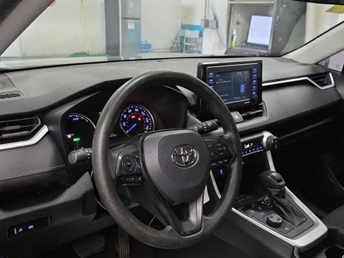 Used 2021 Toyota RAV4 LE AWD/4WD image 7