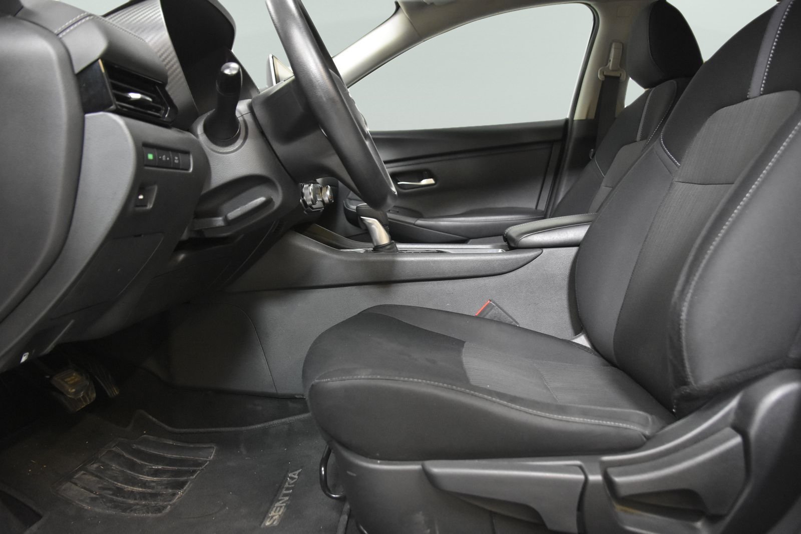 Used 2024 Nissan Sentra SV FWD image 11