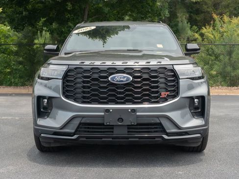 Used 2025 Ford Explorer ST RWD image 5