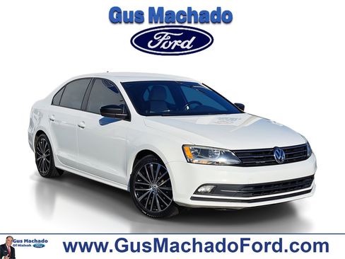 Used 2016 Volkswagen Jetta Sport image 1