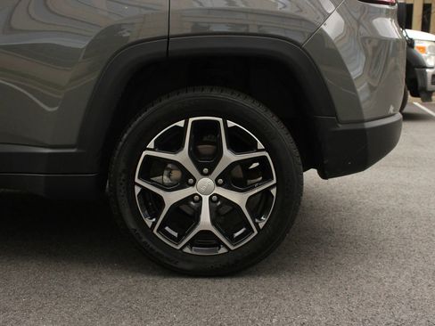Used 2024 Jeep Compass Latitude AWD/4WD image 10