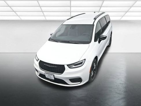 New 2026 Chrysler Pacifica Select w/ S Appearance Package image 12