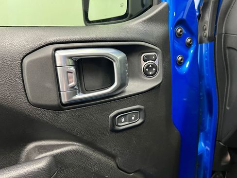 Used 2024 Jeep Wrangler Rubicon image 11