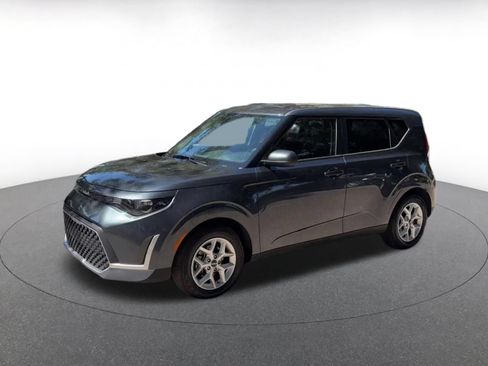 Used 2025 Kia Soul LX w/ LX Technology Package FWD image 8