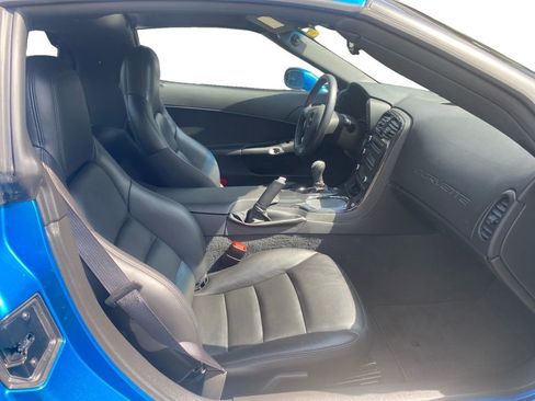 Used 2011 Chevrolet Corvette Coupe w/ 1LT RWD image 11