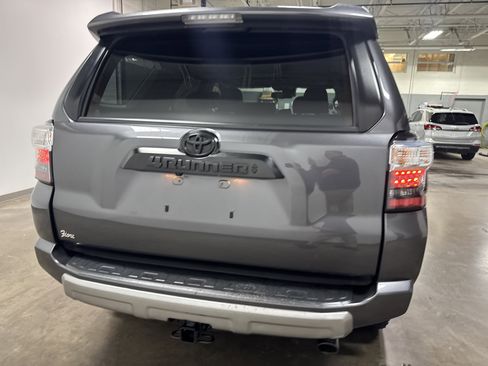 Used 2022 Toyota 4Runner TRD Off-Road Premium AWD/4WD image 4