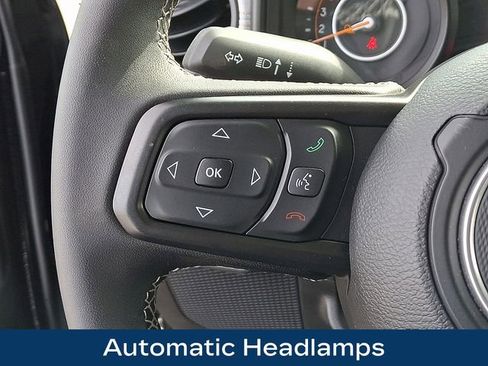 Used 2025 Jeep Gladiator Sport image 7