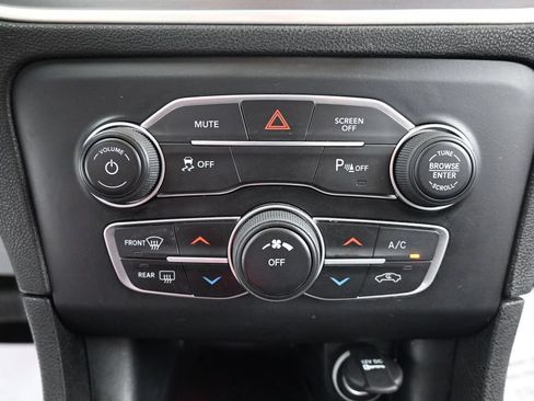 Used 2022 Dodge Charger SXT RWD image 25