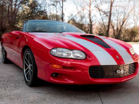 Used 2002 Chevrolet Camaro Z28 w/ SS Performance/Appearance Pkg image 6