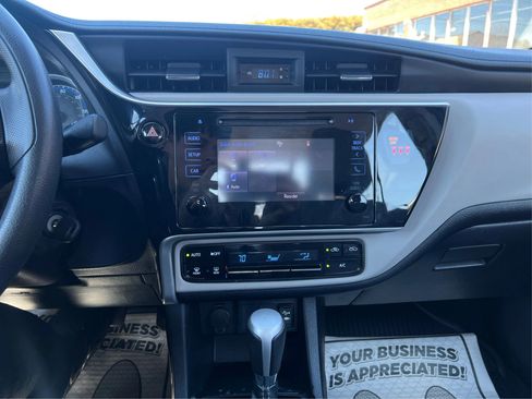 Used 2019 Toyota Corolla LE FWD image 17