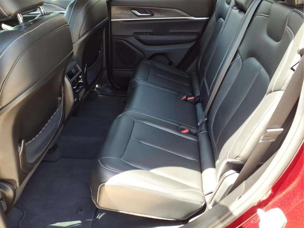 Used 2023 Jeep Grand Cherokee Limited RWD image 13