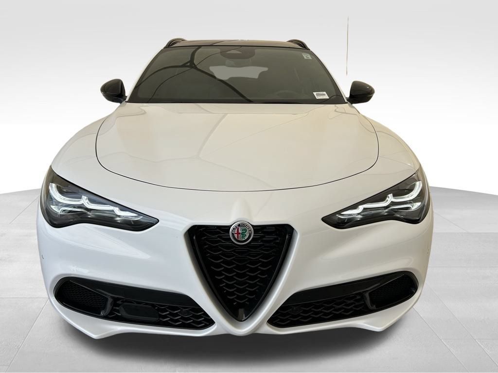 New 2025 Alfa Romeo Stelvio Sprint w/ Convenience Package AWD/4WD image 5