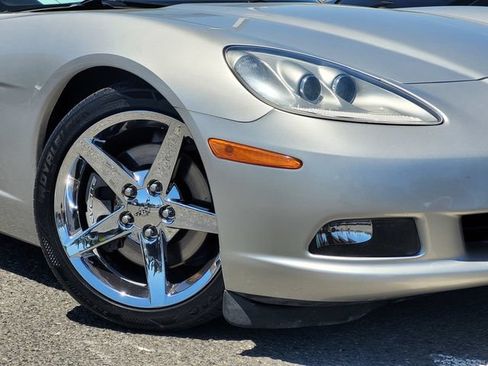 Used 2005 Chevrolet Corvette Coupe w/ Preferred Equipment Group RWD image 4