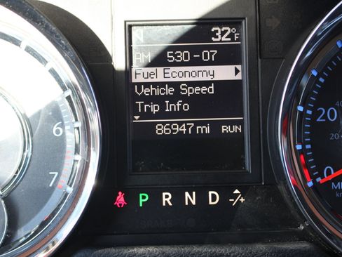 Used 2016 Chrysler Town & Country Touring w/ Driver Convenience Group image 21