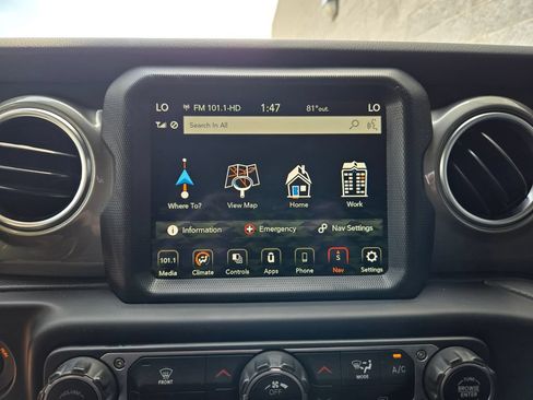 Used 2021 Jeep Gladiator Overland AWD/4WD image 27