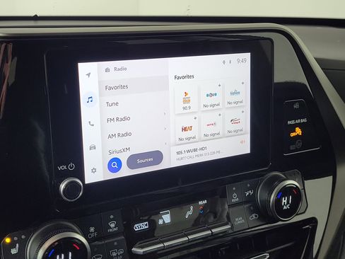 Used 2023 Toyota Highlander XLE image 17