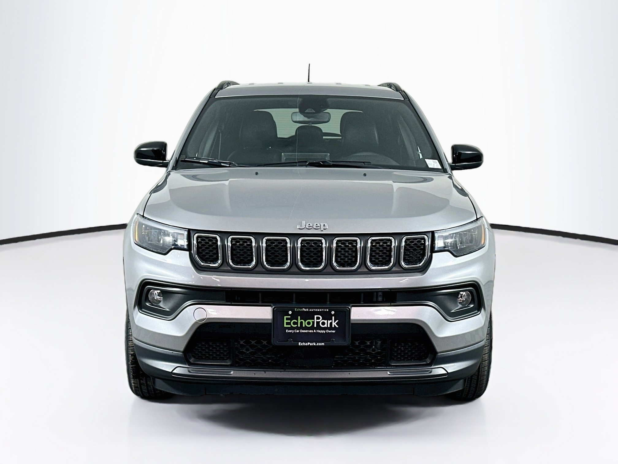 Used 2023 Jeep Compass Latitude AWD/4WD image 2