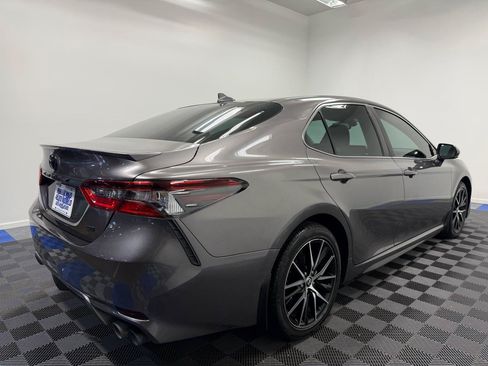 Used 2021 Toyota Camry SE w/ Convenience Package FWD image 12