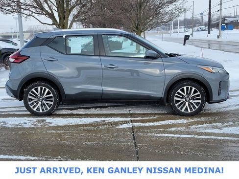 Certified 2021 Nissan Kicks SV image 2