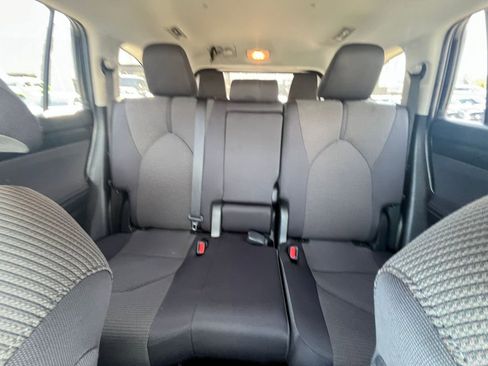 Used 2025 Toyota Highlander LE image 41