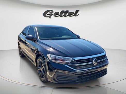 Used 2024 Volkswagen Jetta SE w/ Panoramic Sunroof Package FWD image 2