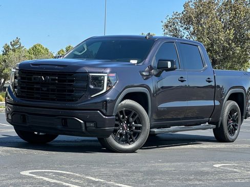 Used 2024 GMC Sierra 1500 Elevation w/ Elevation Premium Package AWD/4WD image 8