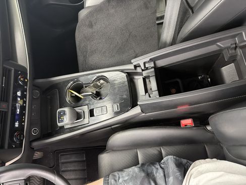 Used 2023 Nissan Rogue SV w/ SV Premium B Package image 13