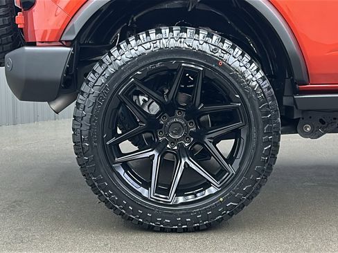 Used 2023 Ford Bronco Wildtrak image 12