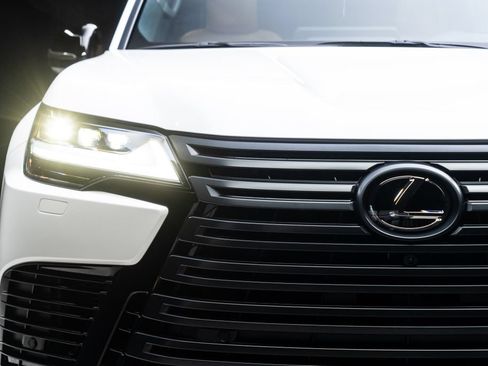 Used 2025 Lexus LX 600 4WD w/ Appearance Package image 6
