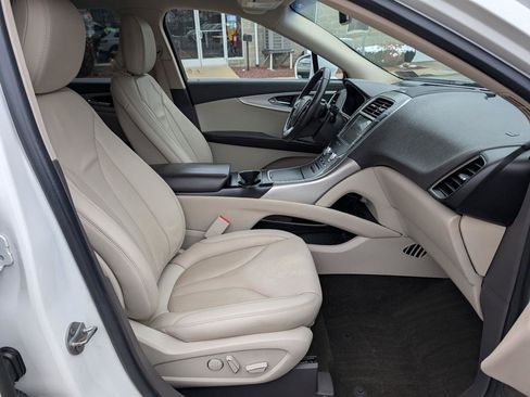 Used 2020 Lincoln Nautilus Premier w/ Equipment Group 101A image 26