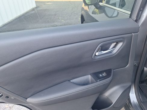 Certified 2026 Nissan Rogue SV FWD image 29
