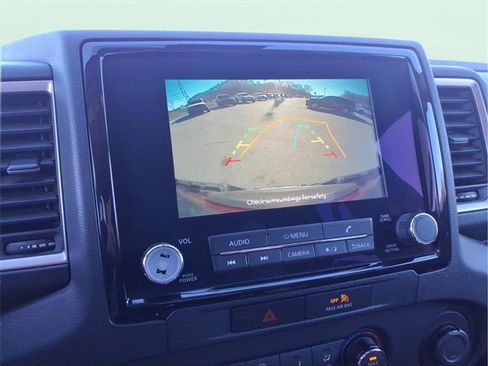 Used 2022 Nissan Frontier SV image 19