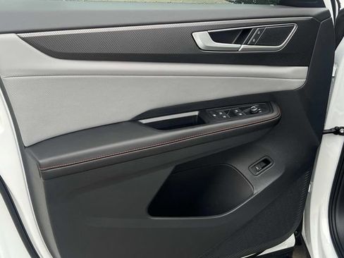 New 2026 Volkswagen Atlas Peak Edition image 9